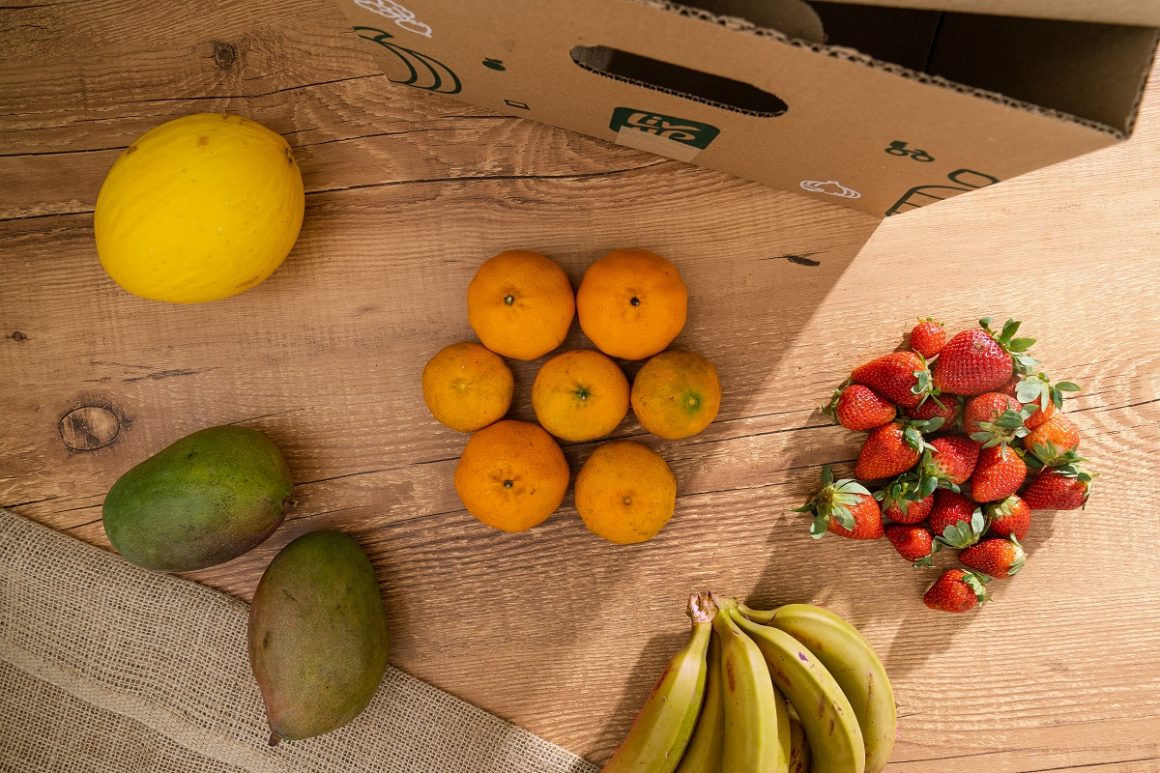 alimentos de uma entrega de produtos orgânicos a domicílio