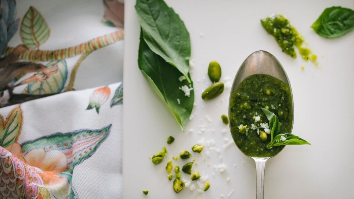como fazer pesto caseiro